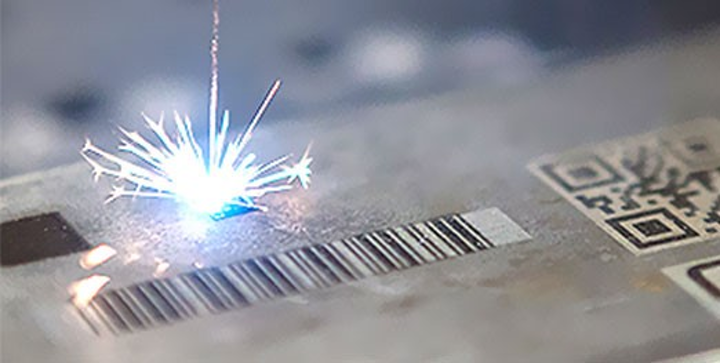 CO2 contre graveur laser à fibre ou machine de marquage