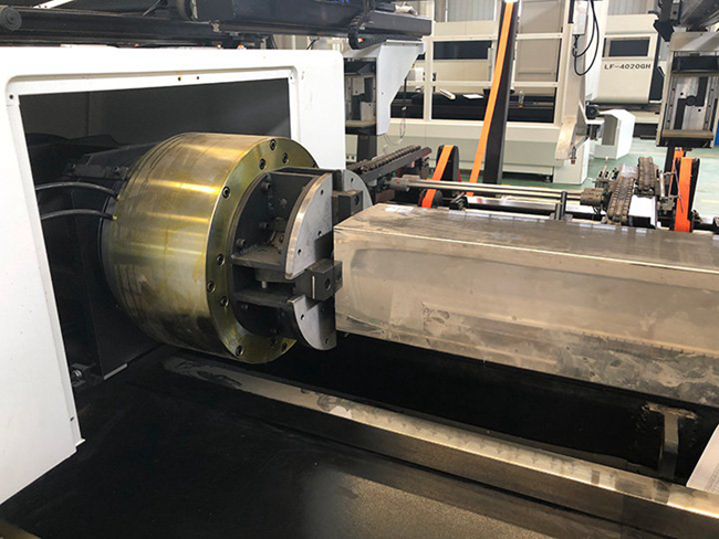 Quelles sont les industries des machines de coupe au laser en métal principalement utilisées?